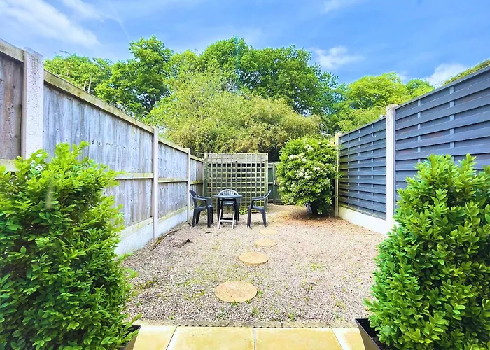 Central Peaceful Home With Parking, Wi-Fi And Garden