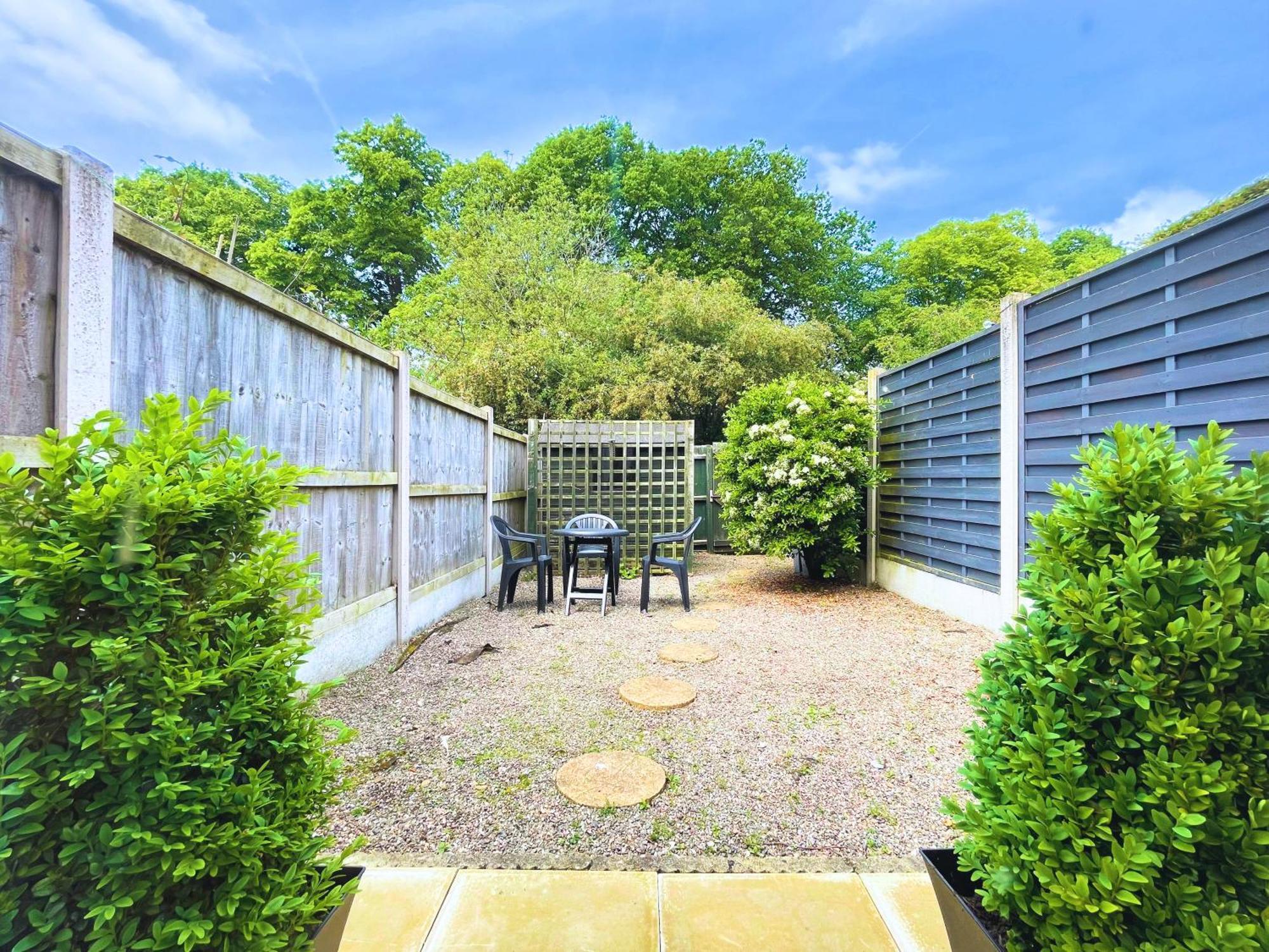 Peaceful With Parking, Wi-fi And Garden Stafford